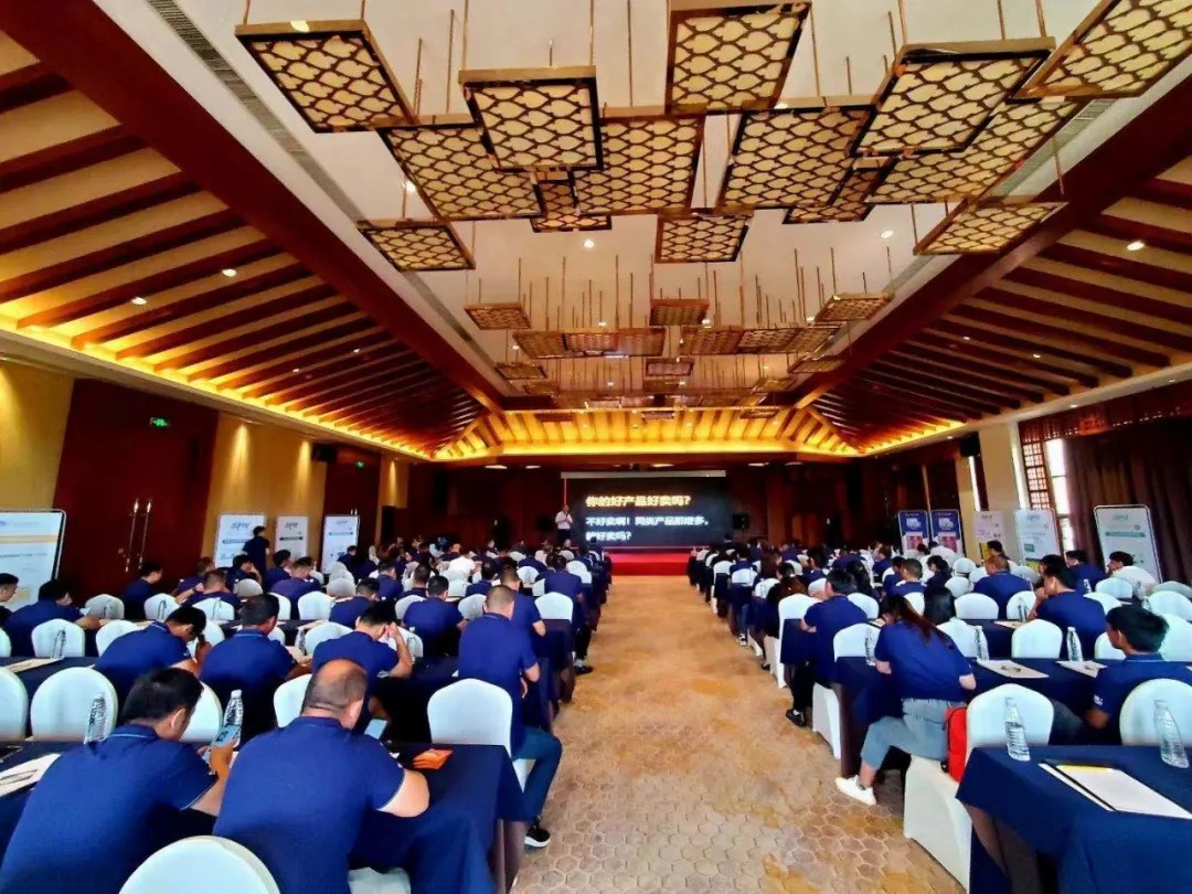 春沣教育名誉院长赵一沣应邀出席“以撒”特肥财商峰会并做专题培训