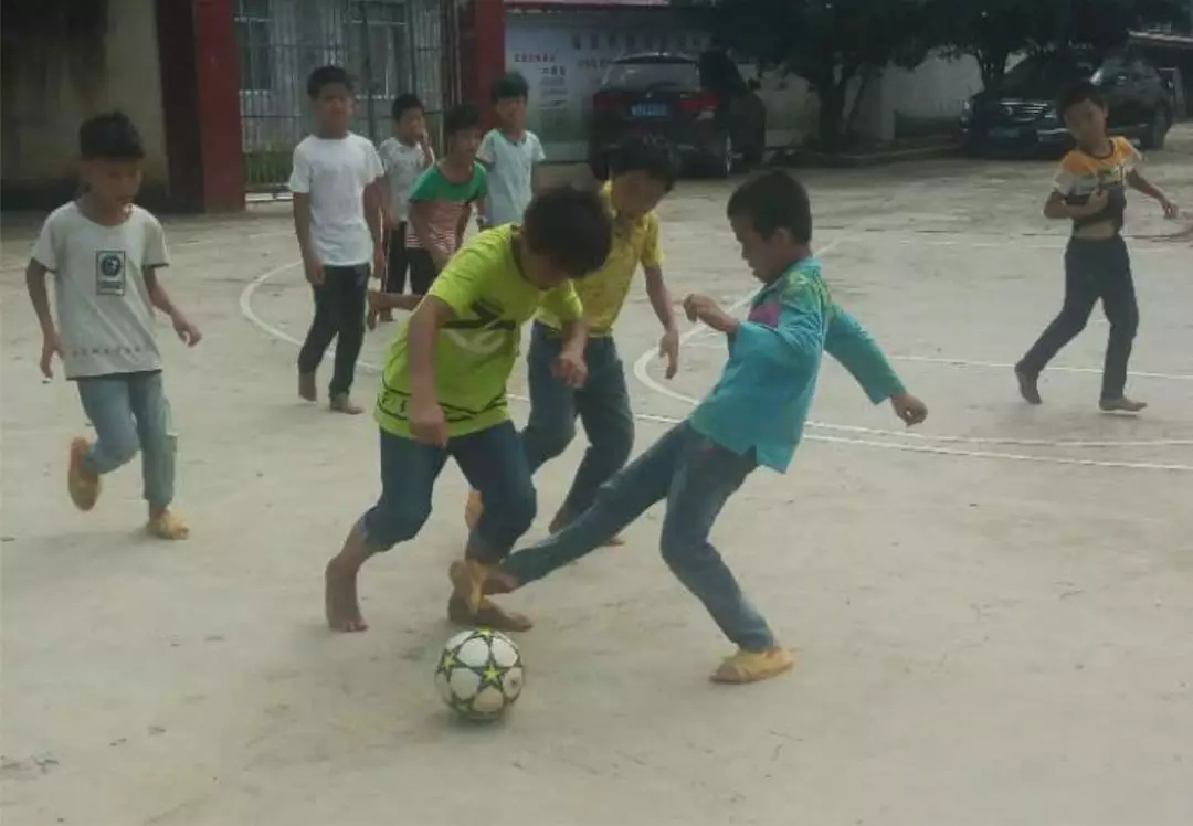 山区孩子的足球梦｜春沣新一代农资领袖总裁班爱心行动