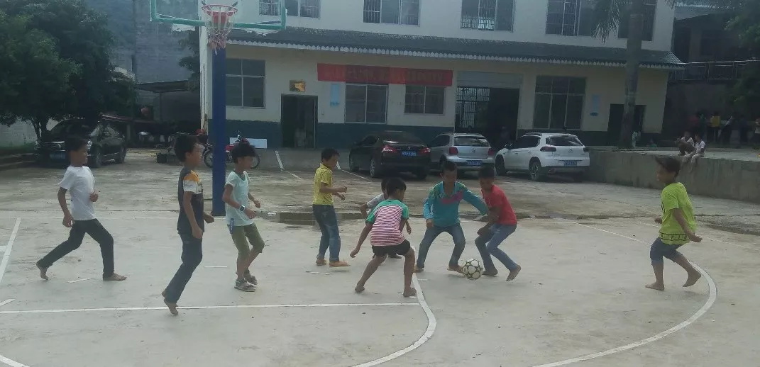 山区孩子的足球梦｜春沣新一代农资领袖总裁班爱心行动