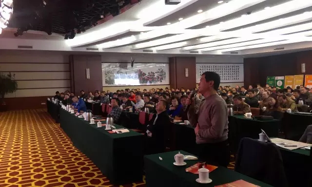 春沣商学院名誉院长赵一沣出席众德集团2016年经销商年会