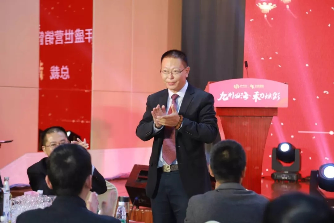 不忘初心 携手同行│百年盛世总裁赵一沣出席泸天化·九禾营销峰会