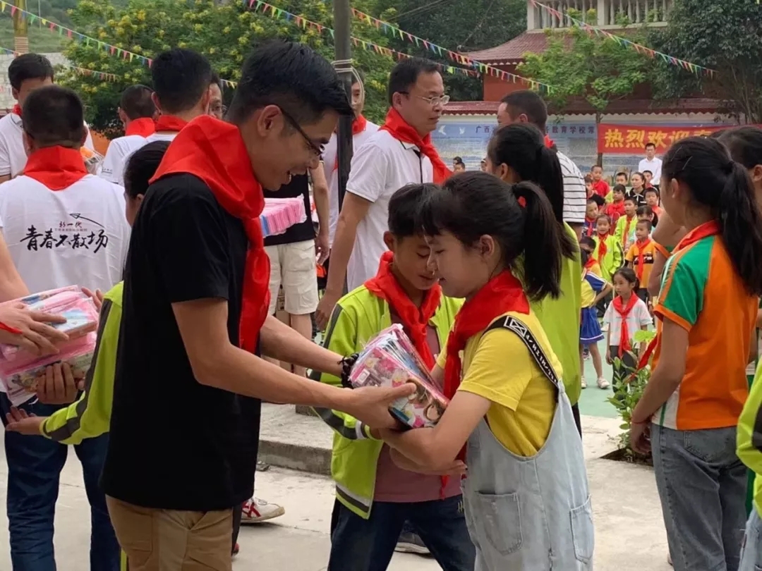 绿水长流│春沣新一代农资未来领袖总裁班爱心助学