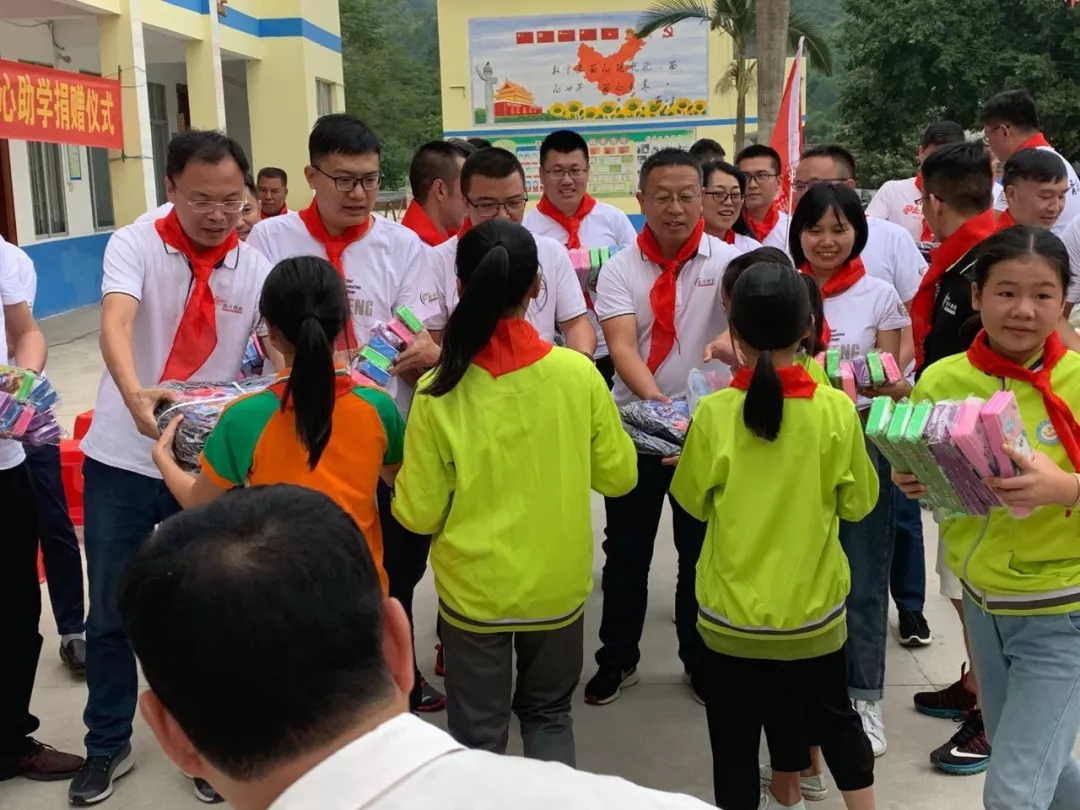 绿水长流│春沣新一代农资未来领袖总裁班爱心助学