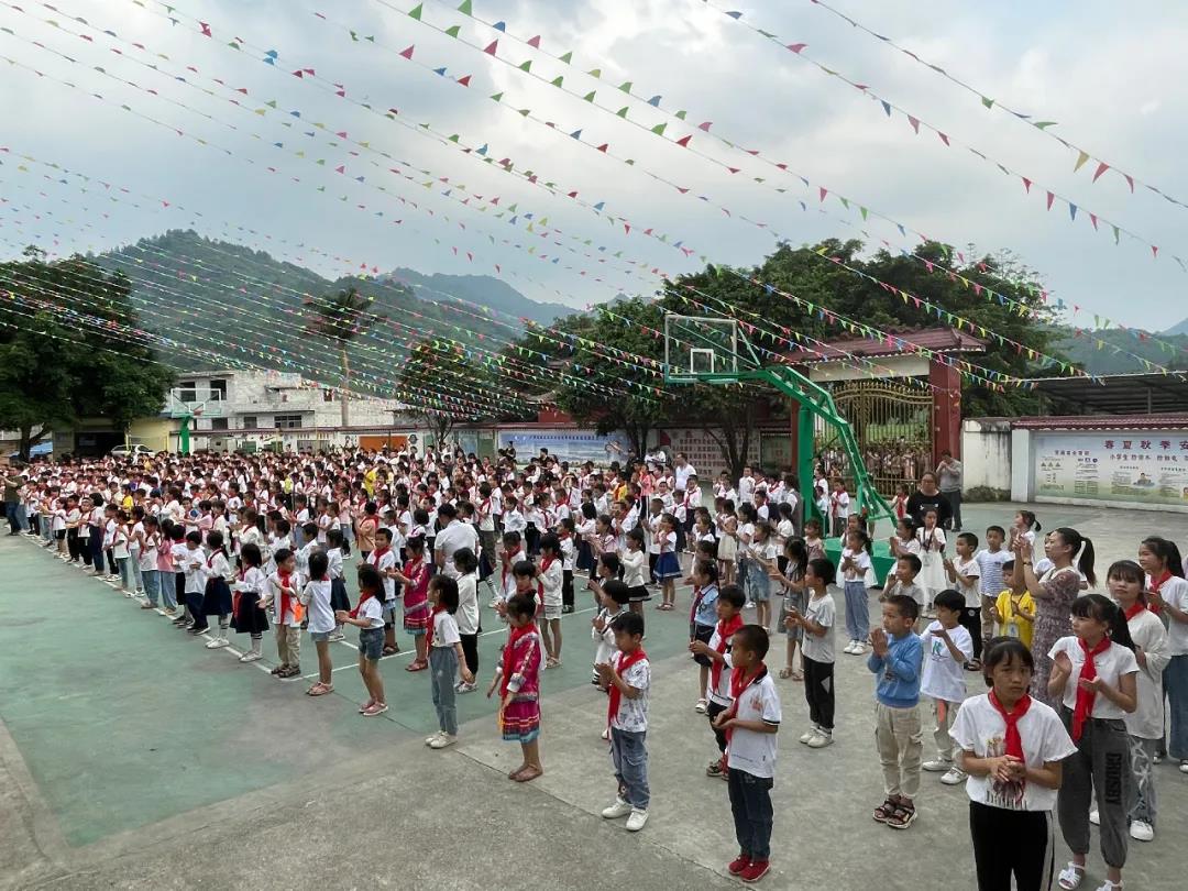 爱满人间│春沣野马农业总裁班爱心助学