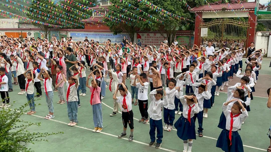 爱满人间│春沣野马农业总裁班爱心助学