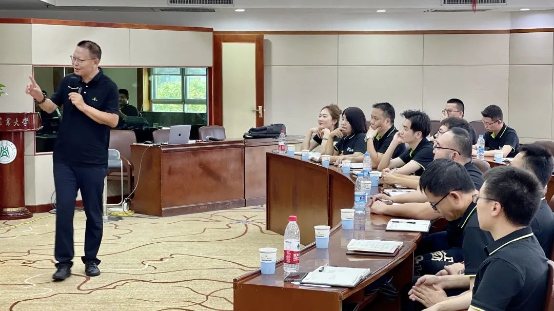 心海首航｜春沣野马总裁班六期游学华中农大