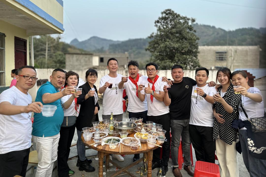 与爱同行丨春沣野马总裁班三四期爱心助学