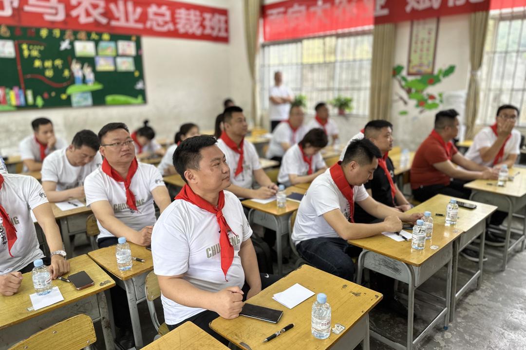 与爱同行丨春沣野马总裁班三四期爱心助学