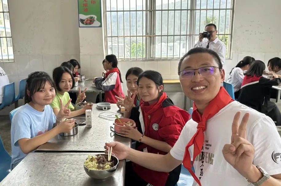 与爱同行丨春沣野马总裁班三四期爱心助学