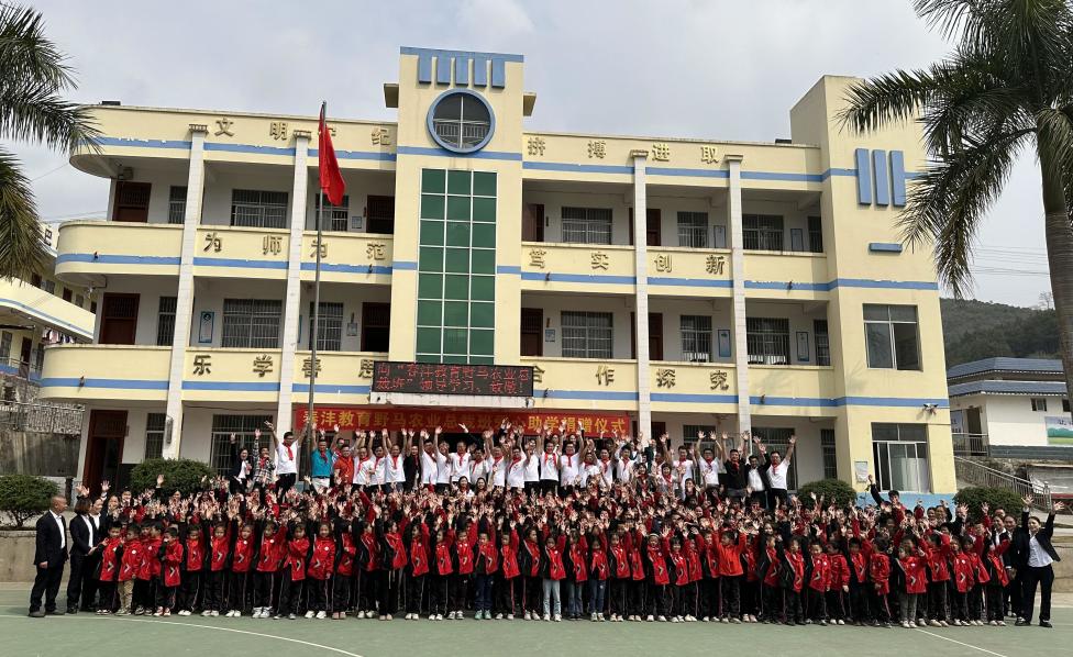 与爱同行丨春沣野马总裁班三四期爱心助学