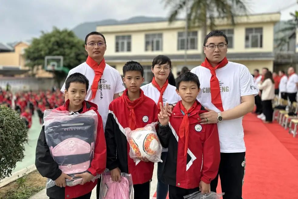 与爱同行丨春沣野马总裁班三四期爱心助学