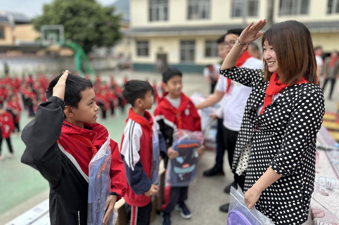 与爱同行丨春沣野马总裁班三四期爱心助学