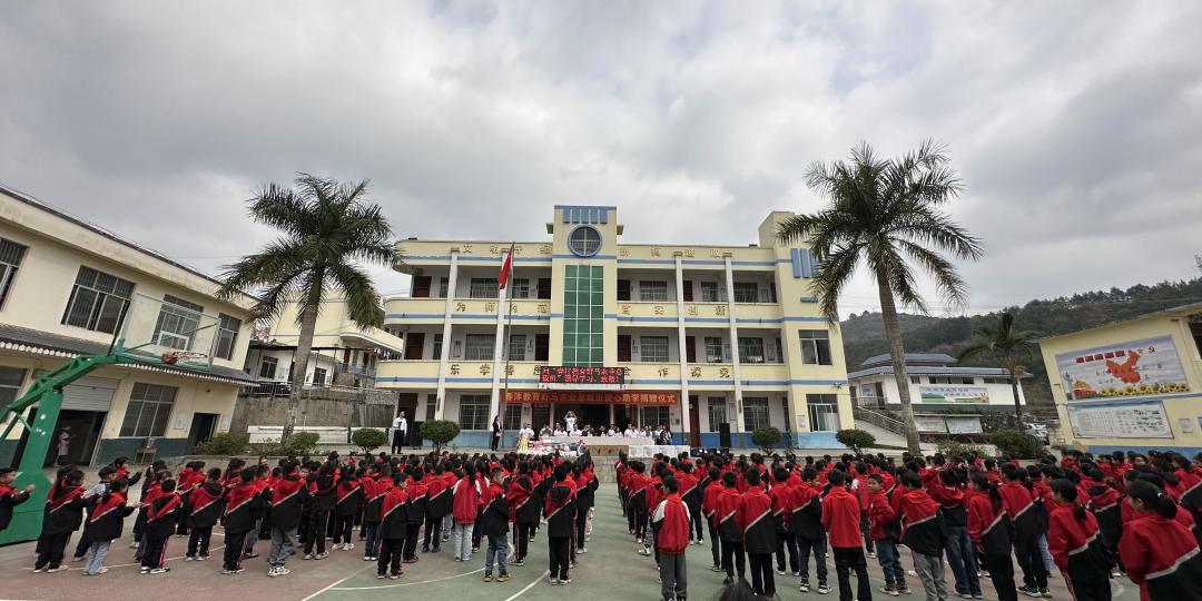 与爱同行丨春沣野马总裁班三四期爱心助学