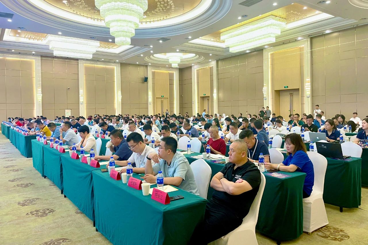 卷中求升丨春沣院长赵一沣出席第八届现代农业产业创新高峰论坛