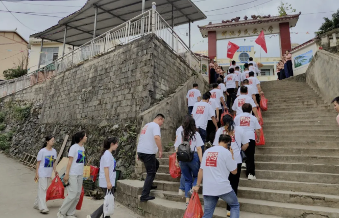 敢闯敢为：野马总裁班七、八期毕业快乐！